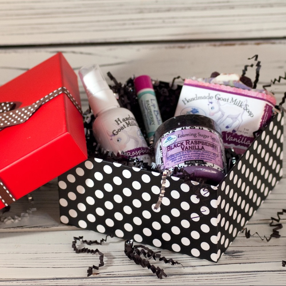Self care/beauty mystery box - Picture 9 of 16